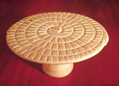 Slangvormig speelbord gebruikt voor het spel mehen, Thinite Periode door Egyptian 1st Dynasty