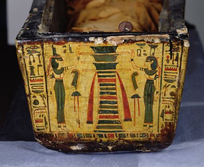 Detail van het voeteneinde van de buitenste kistbasis van de mummie van Nesyamun, mogelijk gevonden in Deir El-Bahri, Nieuwe Koninkrijk, circa 1100 v.Chr. (beschilderd hout) door Egyptian 20th Dynasty