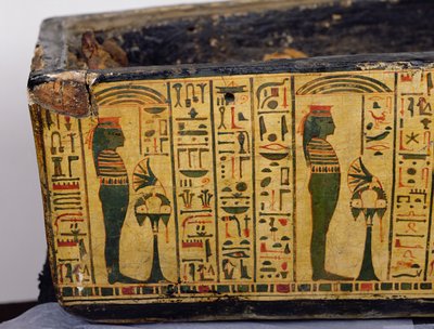 Detail van de buitenste kistbasis van de mummie van Nesyamun, mogelijk gevonden in Deir El-Bahri, Nieuwe Koninkrijk, ca. 1100 v.Chr. door Egyptian 20th Dynasty