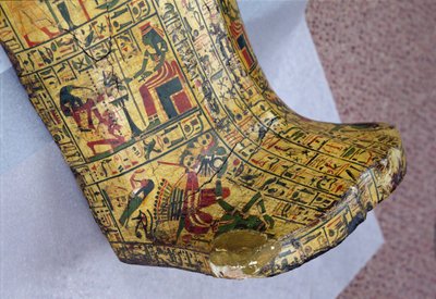 Detail van de buitenste kist van de mummie van Nesyamun, mogelijk gevonden in Deir El-Bahri, Nieuwe Koninkrijk, ca. 1100 v.Chr. door Egyptian 20th Dynasty
