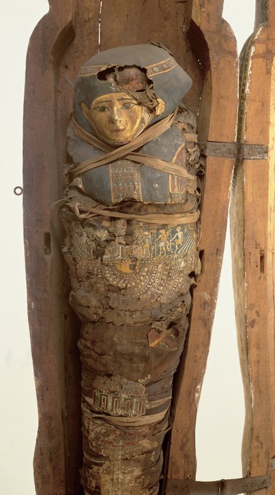 Sarcophagus en gemummificeerd lichaam van Psametik I (664-610 v.Chr.) Late Periode door Egyptian 26th Dynasty