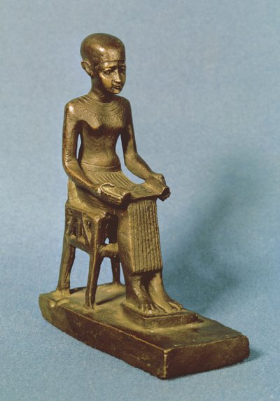 Zittend standbeeld van Imhotep door Egyptian 26th Dynasty