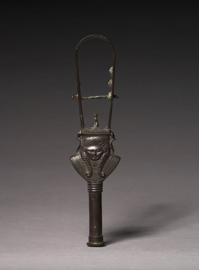 Gebogen sistrum, 380-343 v.Chr. door Egyptian 30th Dynasty