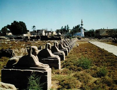 Laan van sfinxen, toegevoegd door Nectanebo I door Egyptian 30th Dynasty