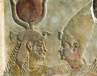 Koning Nectanebo II verwelkomd door godin Isis, geschilderd kalkstenen reliëf, uit Serapeum in Saqqara (detail) door Egyptian 30th Dynasty