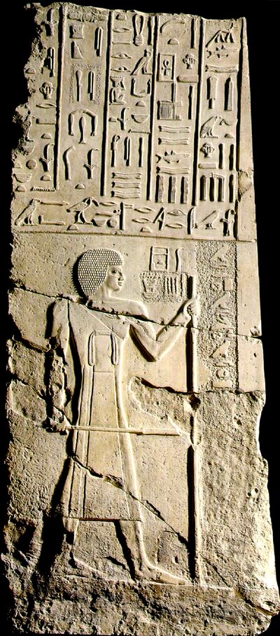 Paneel, Aa-akhti, hiërogliefen en een figuur, late 3e dynastie (kalksteen) door Egyptian 3rd Dynasty