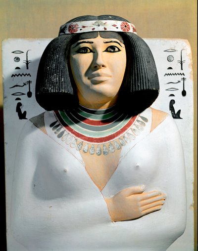 Egyptische oudheden: Nofret, vrouw van de hogepriester van Heliopolis en prins van Pe Rahotep. Detail van beschilderd kalkstenen beeld. 4e dynastie. Uit de mastaba van Rahotep in Meidoum. Egyptisch Museum, Caïro door Egyptian 4th Dynasty