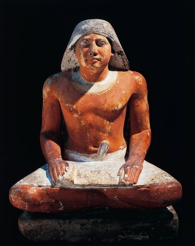 Standbeeld van een zittende schrijver uit de necropolis van Saqqara, 5e dynastie, oud rijk door Egyptian 5th Dynasty