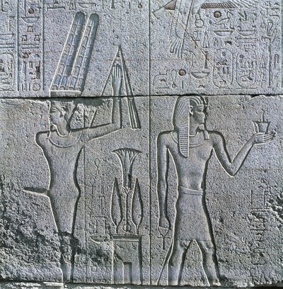 Egypte, Oud Thebe, Luxor, Karnak, reliëf van god Min en Philip III Arrhidaeus in de Grote Tempel van Amon door Egyptian Egyptian