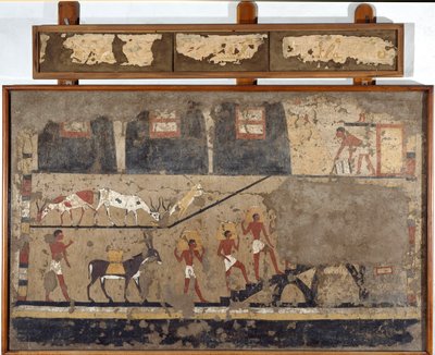 Egyptische oudheid: het transport van tarwe op de rug van muilezels en op de rug van mannen. Detrempe op klei en stro uit het graf van de generaal en kanselier van koning Iti in El Ghebelen nabij Luxor. 2200-2000 v.Chr. Turijn, Egyptisch museum door Egyptian Egyptian