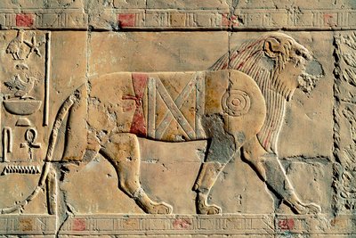 Leeuw, Senenmut, Tempel van Hatshepsut, Dayr al-Bahri, Egypte door Egyptian Egyptian