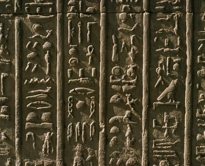 Laag reliëf met hiërogliefen, 51-30 v.Chr. door Egyptian Egyptian