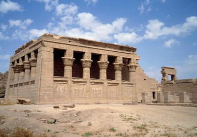 De tempel van Hathor in Denderah, Egypte door Egyptian Ptolemaic Period