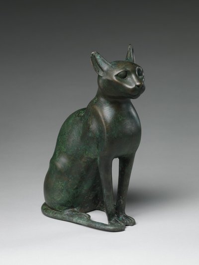 Kattenstatuette bedoeld om een gemummificeerde kat te bevatten, 332-30 v.Chr. door Egyptian Ptolemaic Period