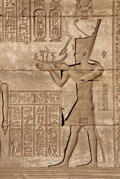 Egyptische oudheid: Romeinse mammisi ter herdenking van de geboorte van Ihy, zoon van Isis (detail) door Egyptian Ptolemaic Period