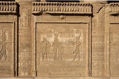 Egyptische oudheid: Romeinse mammisi ter herdenking van de geboorte van Ihy, zoon van Isis, Hathor-tempel, Denderah, Egypte door Egyptian Ptolemaic Period