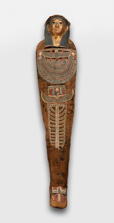 Mummie van Nesmin met plantenkrans, mummiemasker en andere kartonnage-elementen, 200-30 v.Chr. door Egyptian Ptolemaic Period