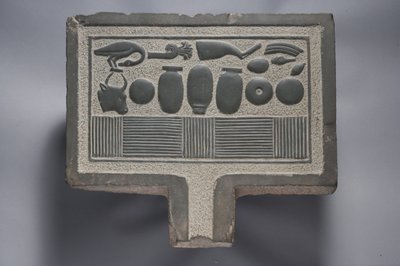Offer tafel (grijswacke) door Egyptian Ptolemaic Period