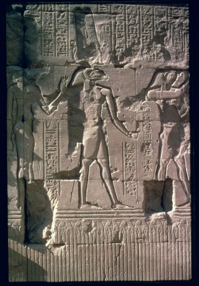 Reliëf van Khnum, van de schermmuur van de Tempel van Khnum door Egyptian Ptolemaic Period