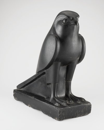 Standbeeld van de god Horus als een valk, Ptolemaeïsche periode door Egyptian Ptolemaic Period