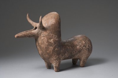 Amlash rhyton in de vorm van een Zebu stier (terracotta) door Elamite