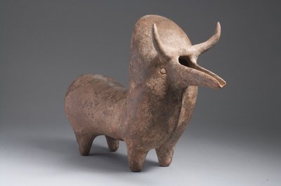 Amlash rhyton in de vorm van een Zebu stier (terracotta) door Elamite