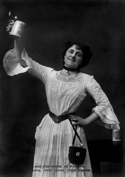 Eva Moore als Kathie in Boys, First Come, First Served, 1903 door Ellis and Walery
