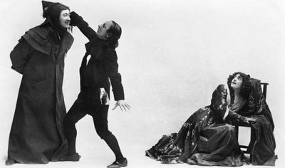 Julia Neilson, Fred Terry en Horace Hodges in De Rode Pimpernel door Ellis and Walery