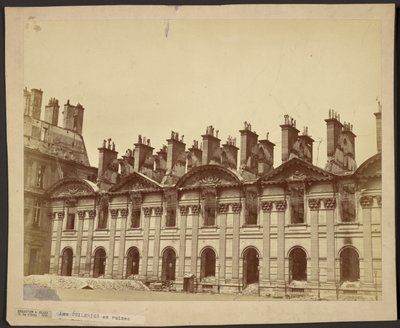 Les Tuileries en ruines door Emile Bondonneau