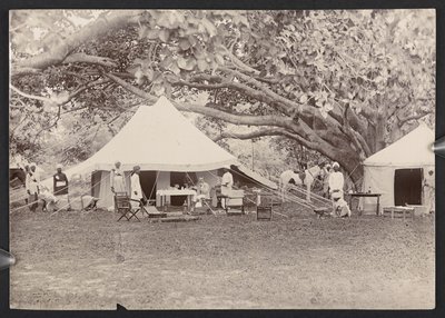 J.J. Cotton in topi en tent (zw/w foto) door English Photographer