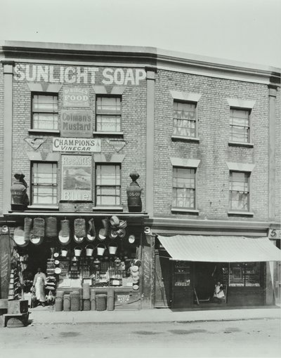 3-4 Gainsborough Road: voorgevels, Londen, 1899 door English Photographer