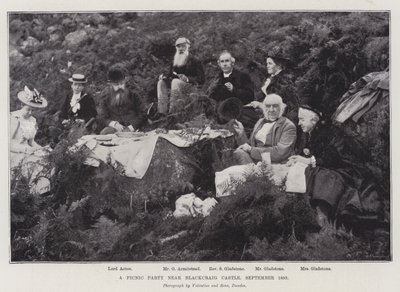 Een picknickfeest nabij Blackcraig Castle, september 1893 door English Photographer