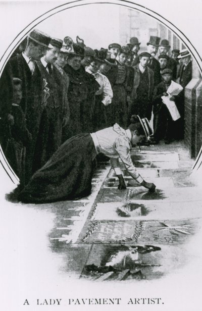 Een dame stoepkunstenaar rond de tijd van de kroning van Edward VII door English Photographer