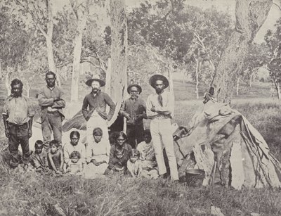 Aboriginal kamp door English Photographer