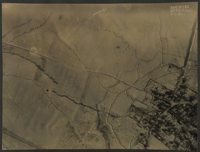 Luchtfoto met loopgraven uit de Eerste Wereldoorlog, 1918 door English Photographer
