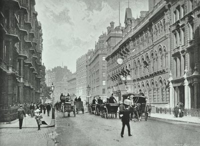 Army and Navy Stores, Victoria Street, Westminster: oostwaarts bij Francis Street, 1895 door English Photographer