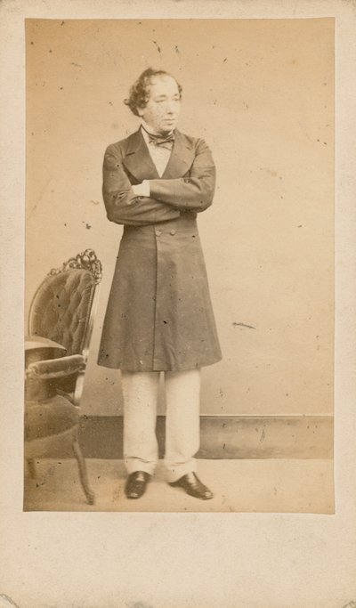 Benjamin Disraeli door English Photographer