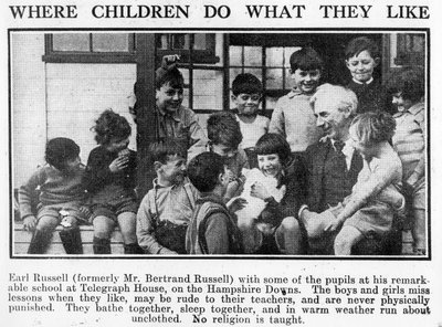 Bertrand Russell met leerlingen op zijn Beacon Hill School, 1931 door English Photographer