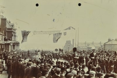 Blackwall Tunnel: praal als de Prins van Wales, later Koning Edward VII, en Prinses Alexandra de ceremoniële opening van de tunnel bijwonen, 1897 door English Photographer