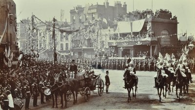 Blackwall Tunnel: praal als de Prins van Wales, later Koning Edward VII, en Prinses Alexandra de ceremoniële opening van de tunnel bijwonen, 1897 door English Photographer