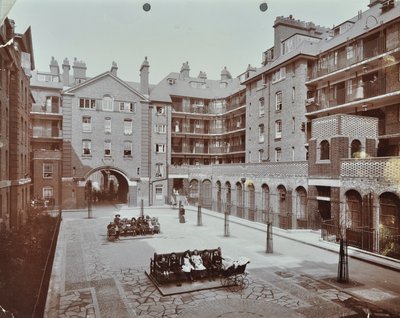 Bourne Estate: Laney Buildings, Londen door English Photographer