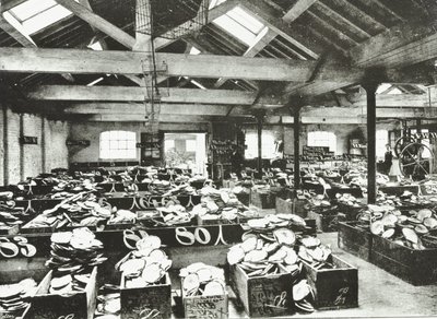 Bull Wharf, interieur van het Shell Warehouse, Londen, 1890 door English Photographer