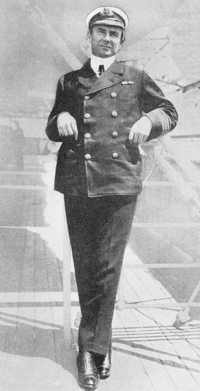 Kapitein Sir Arthur Henry Rostron door English Photographer
