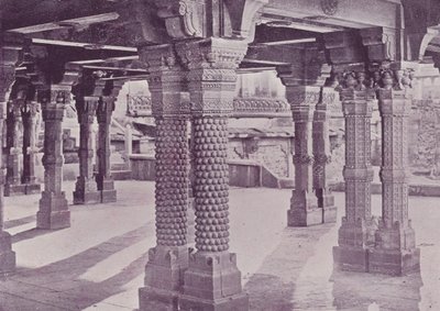 Gesneden Zuilen, Panch-Mahal, Futtehpur-Sikri door English Photographer