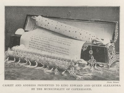 Kist en adres aangeboden aan koning Edward en koningin Alexandra door de gemeente Kopenhagen door English Photographer