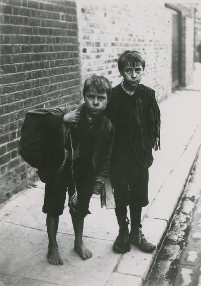 Kinderarmoede, Londen door English Photographer