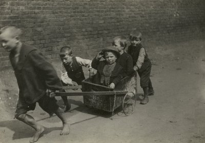 Kinderarmoede, Londen door English Photographer
