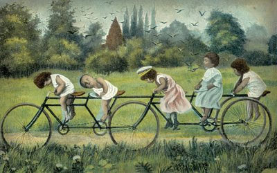 Kinderen op een vierwielige fiets door English Photographer