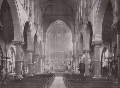 Kerk van Onze-Lieve-Vrouw van Overwinningen, Kensington door English Photographer