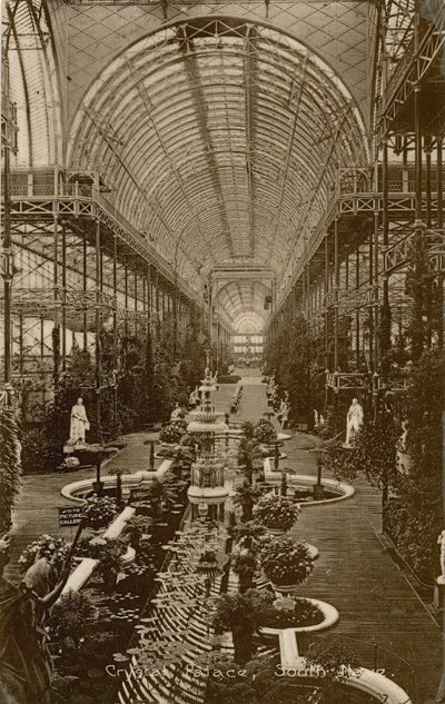 Crystal Palace, Zuidelijke Beuk door English Photographer
